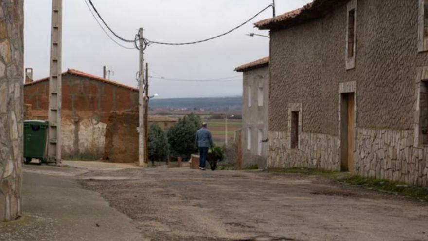 Alcubilla proyecta la mejor accesibilidad del local social de la plaza