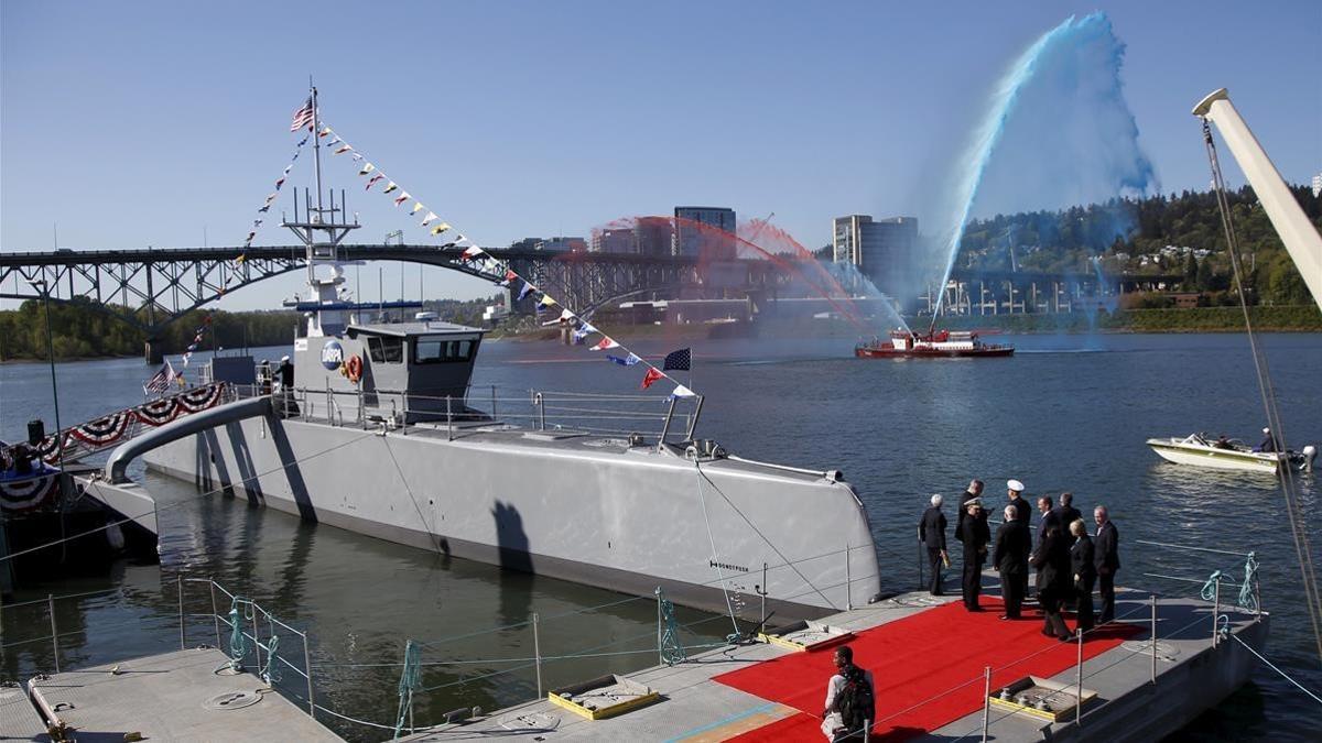 zentauroepp40004576 the autonomous ship  sea hunter   developed by darpa  is sho170908140943