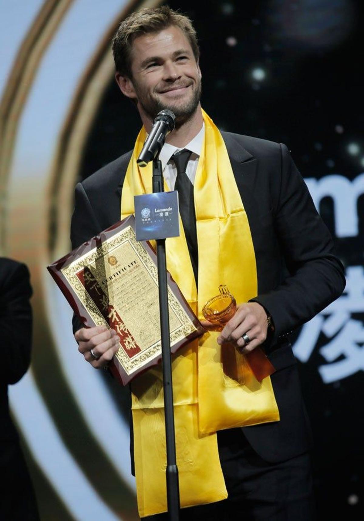 Chris Hemsworth recibe el premio Huading a Mejor Actor