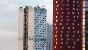 Los edificios Renaissance Barcelona Fira y Hotel Porta Fira de la plaza Europa de L’Hospitalet.