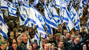 Manifestantes israelís protestan contra el gobierno de Netanyahu, este sábado en Tel-Aviv.
