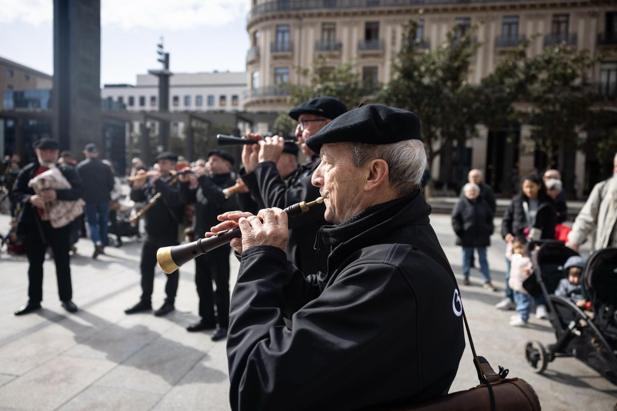 En imágenes | Los zaragozanos no fallan a su cita en el Tío Jorge por la Cincomarzada