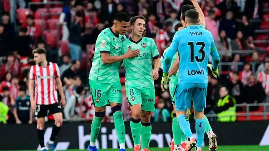 El bombazo de Olasagasti desde fuera del área que dio el segundo para el Levante