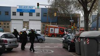 Un muerto y un desaparecido en una explosión en una química de Barcelona