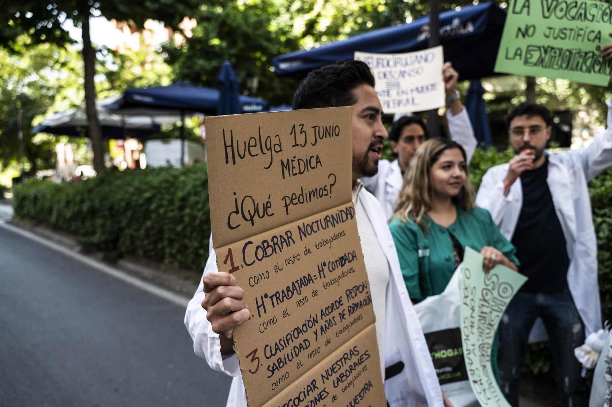 Las imágenes de la protesta de médicos en Cáceres