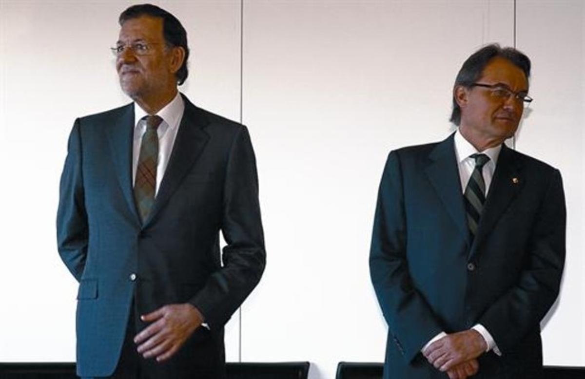 Mariano Rajoy i Artur Mas esperen a Sants l’arribadadel príncep Felip. Mariano Rajoy i Artur Mas esperen a Sants l’arribadadel príncep Felip.