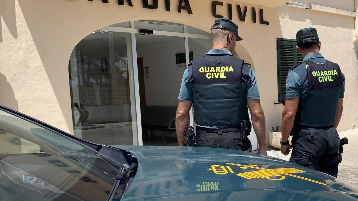 Agentes de la Guardia Civil