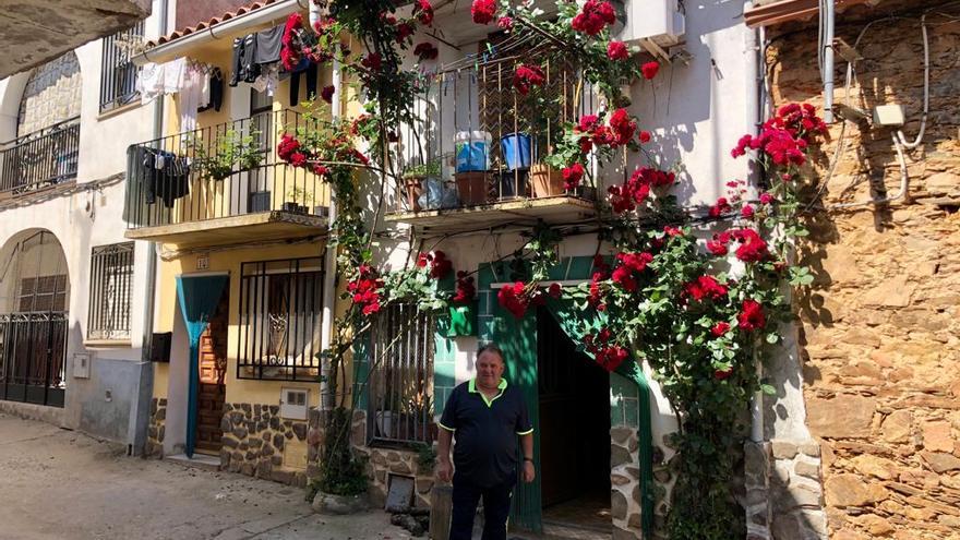 Imagen captada en la fachada de su casa de la calle del Emigrante.