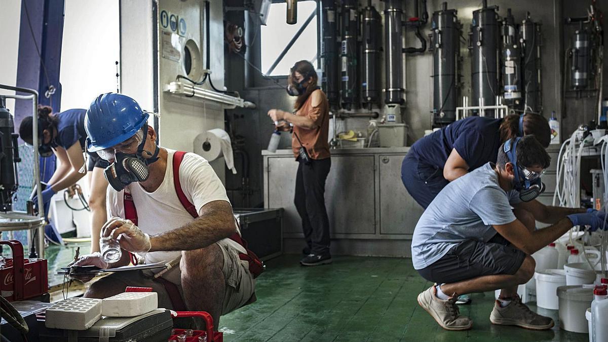 Trabajos sobre el volcán de La Palma a bordo del buque ‘Ramón Margalef’ del Instituto Español de Oceanografía.