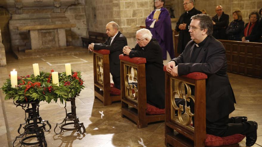 Jorge Miró, a la derecha del cardenal, durante la toma de posesión como vicario en la iglesia de San Agustín