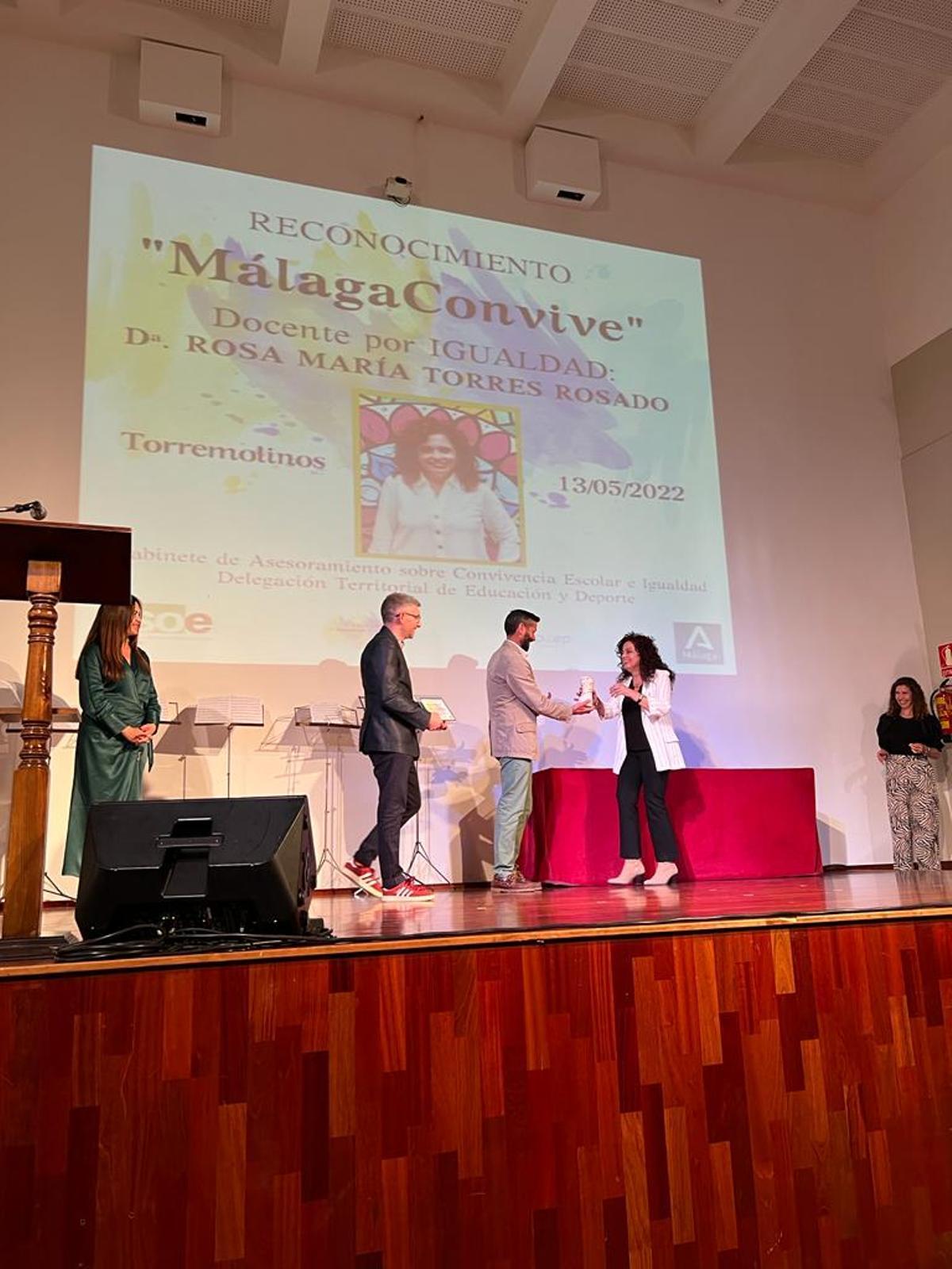 Entrega del premio a Rosa Torres.