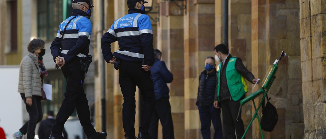 Oviedo estrena su Policía de Barrio