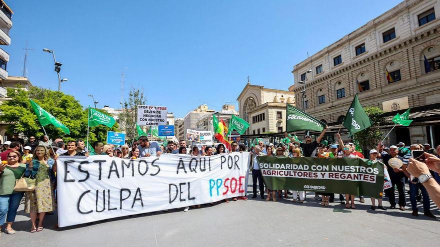 Vélez acusa a López Miras de estar en el Gobierno &quot;de la pancarta&quot;