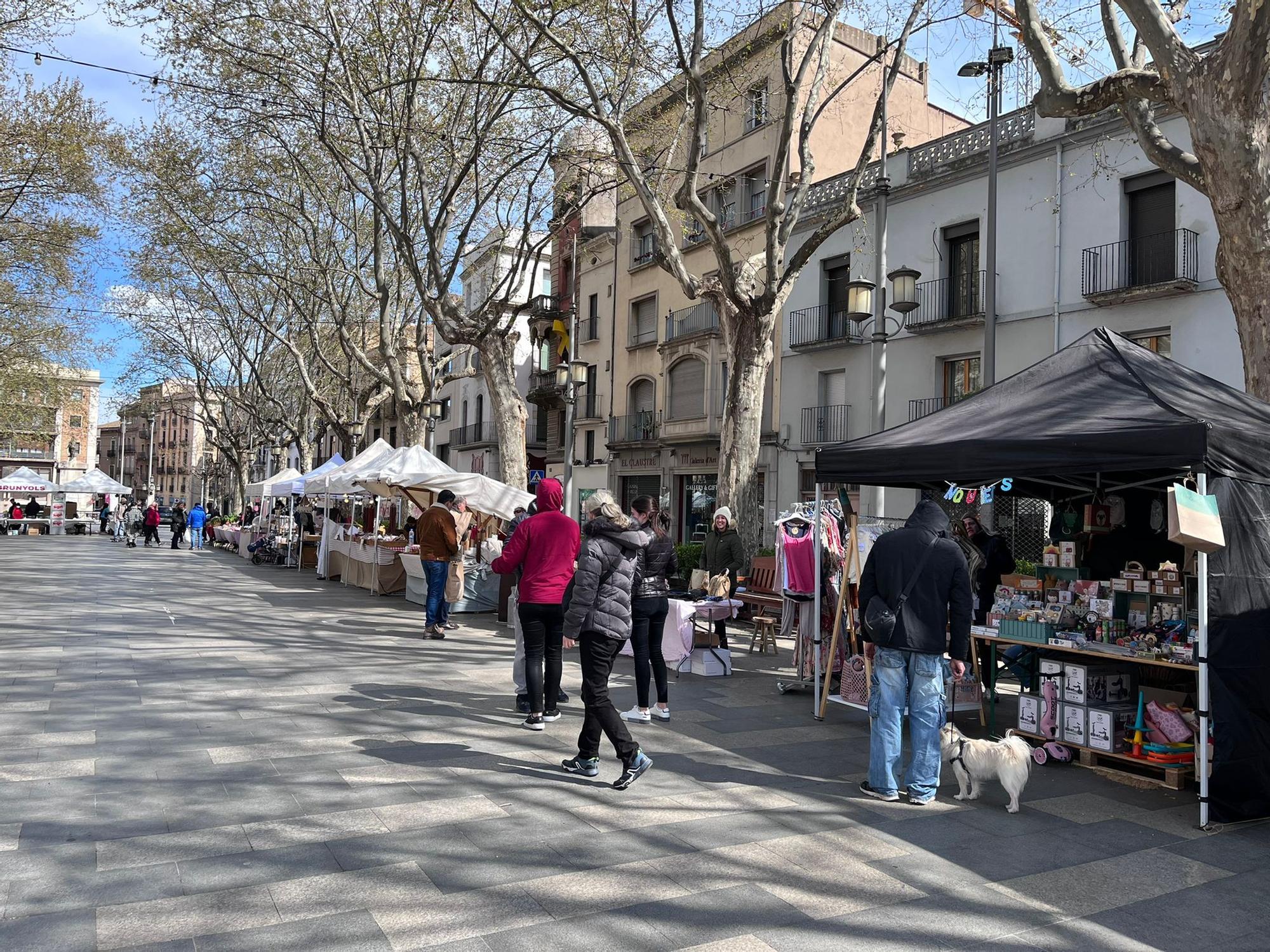 Torna la cua per comprar brunyols a la Rambla