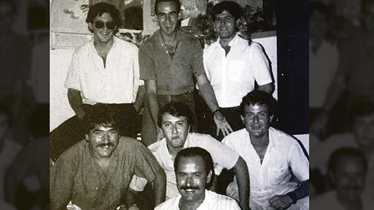 Carlos Valero, José Molina, José Antonio Prior, José Leal, Antonio Díaz, José Ignacio Martínez Roldán y Juan Matas, propietarios y parroquianos del Che Che House