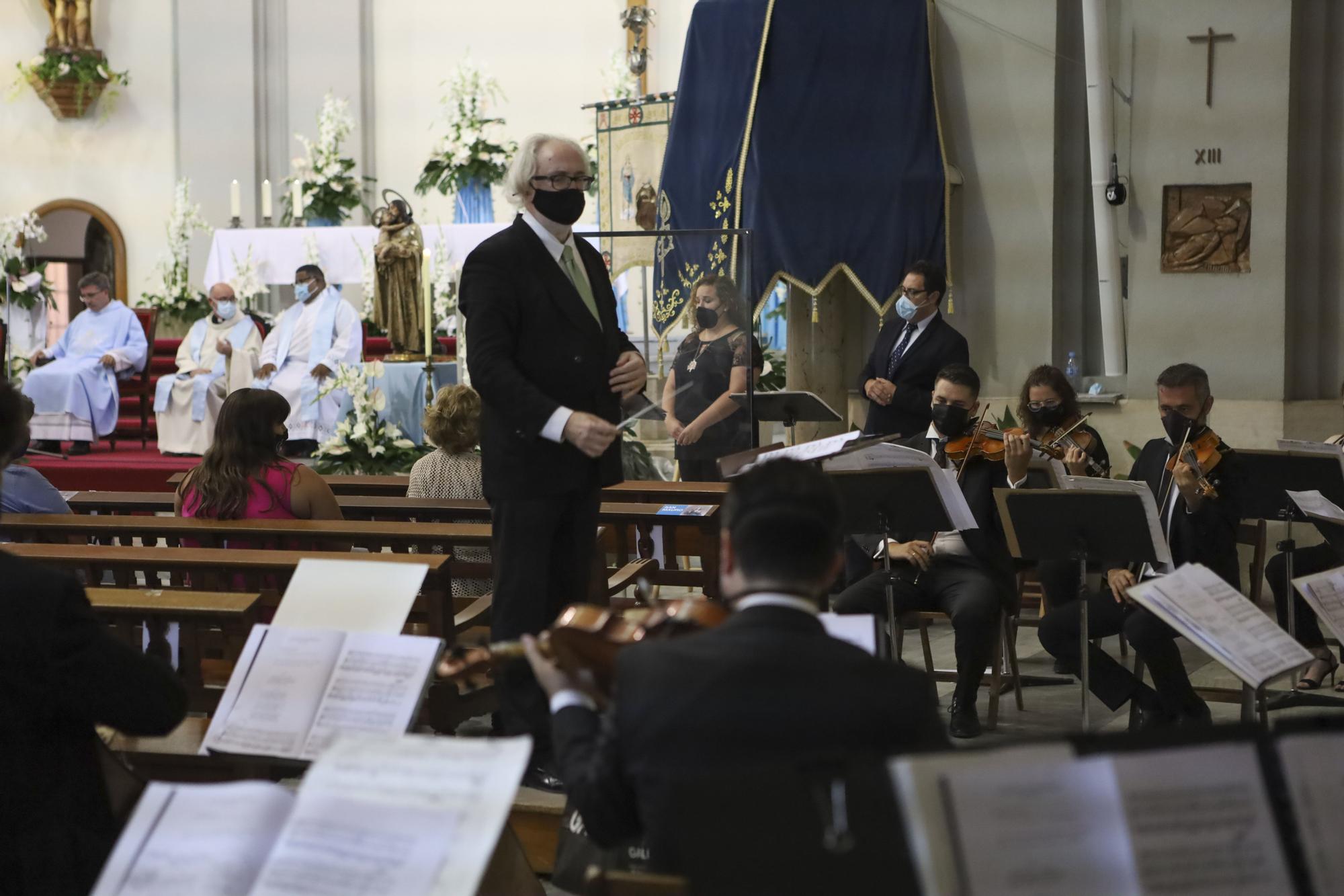 Alcoy homenajea a su patrona con flores