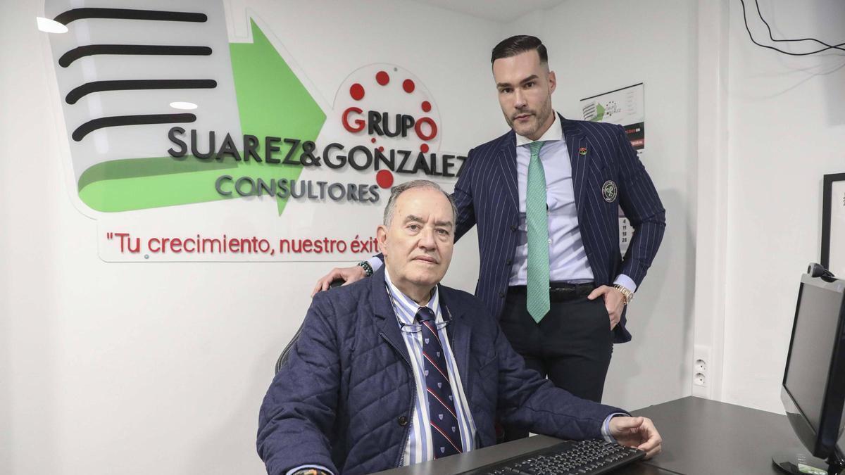 Justo y Diego Suárez, socios del Grupo S&amp;G Consultores en sus oficinas centrales de Asturias