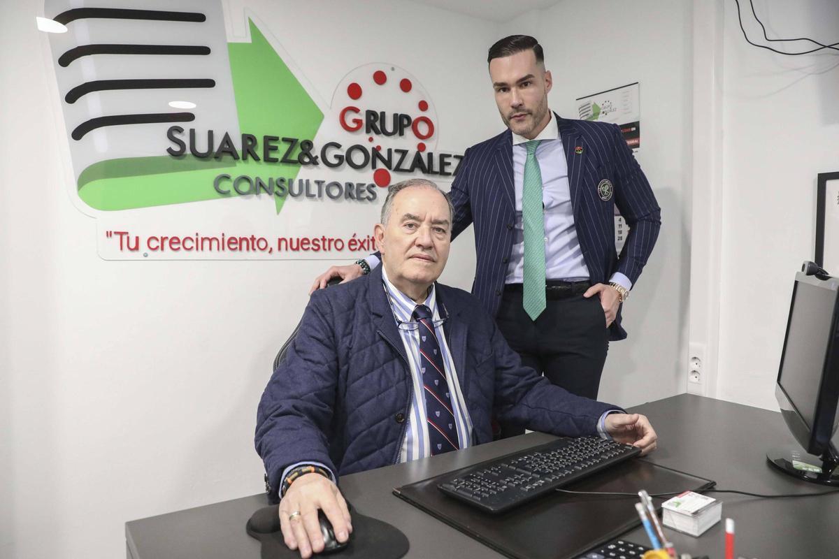 Justo y Diego Suárez, socios del Grupo S&amp;G Consultores en sus oficinas centrales de Asturias