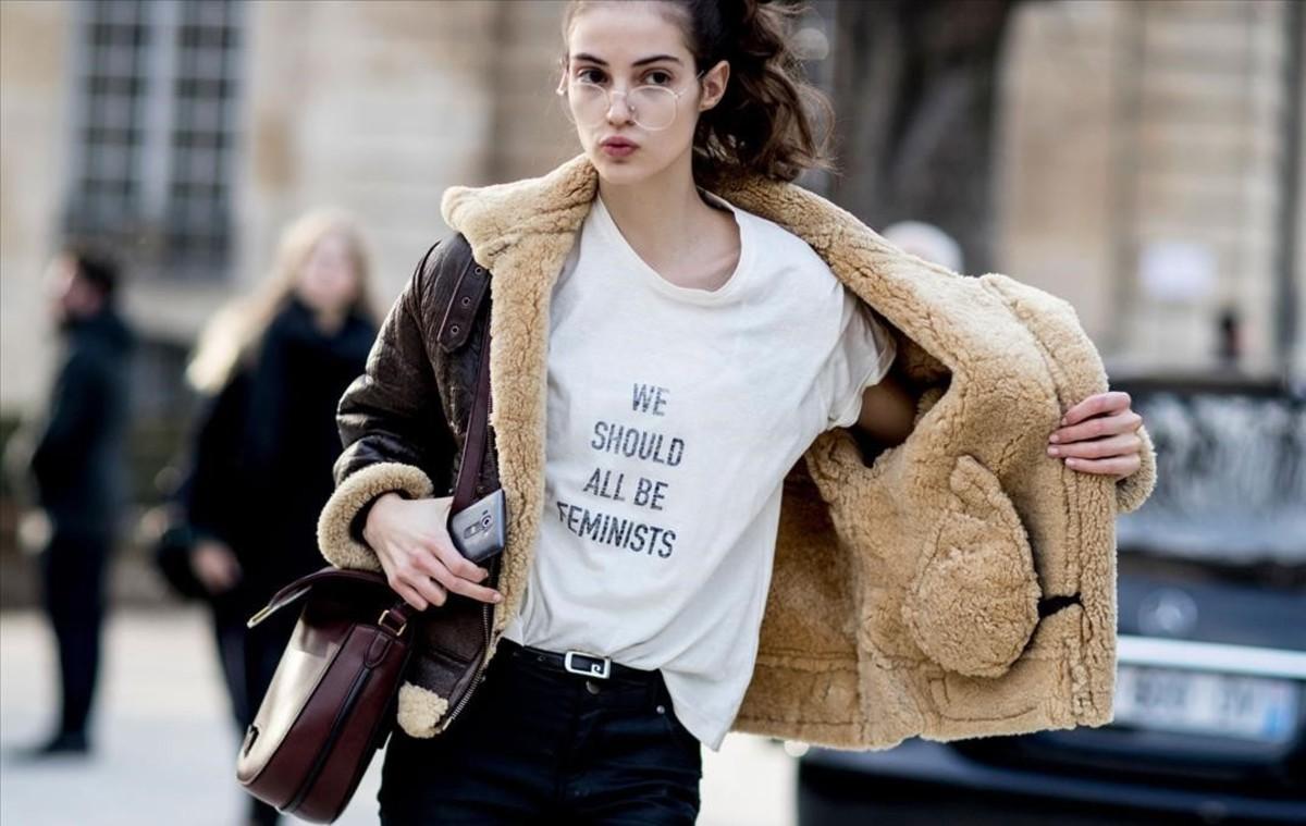 fcosculluela38709037 barceloneando  we should all be feminists  dior camiseta fot170602125844