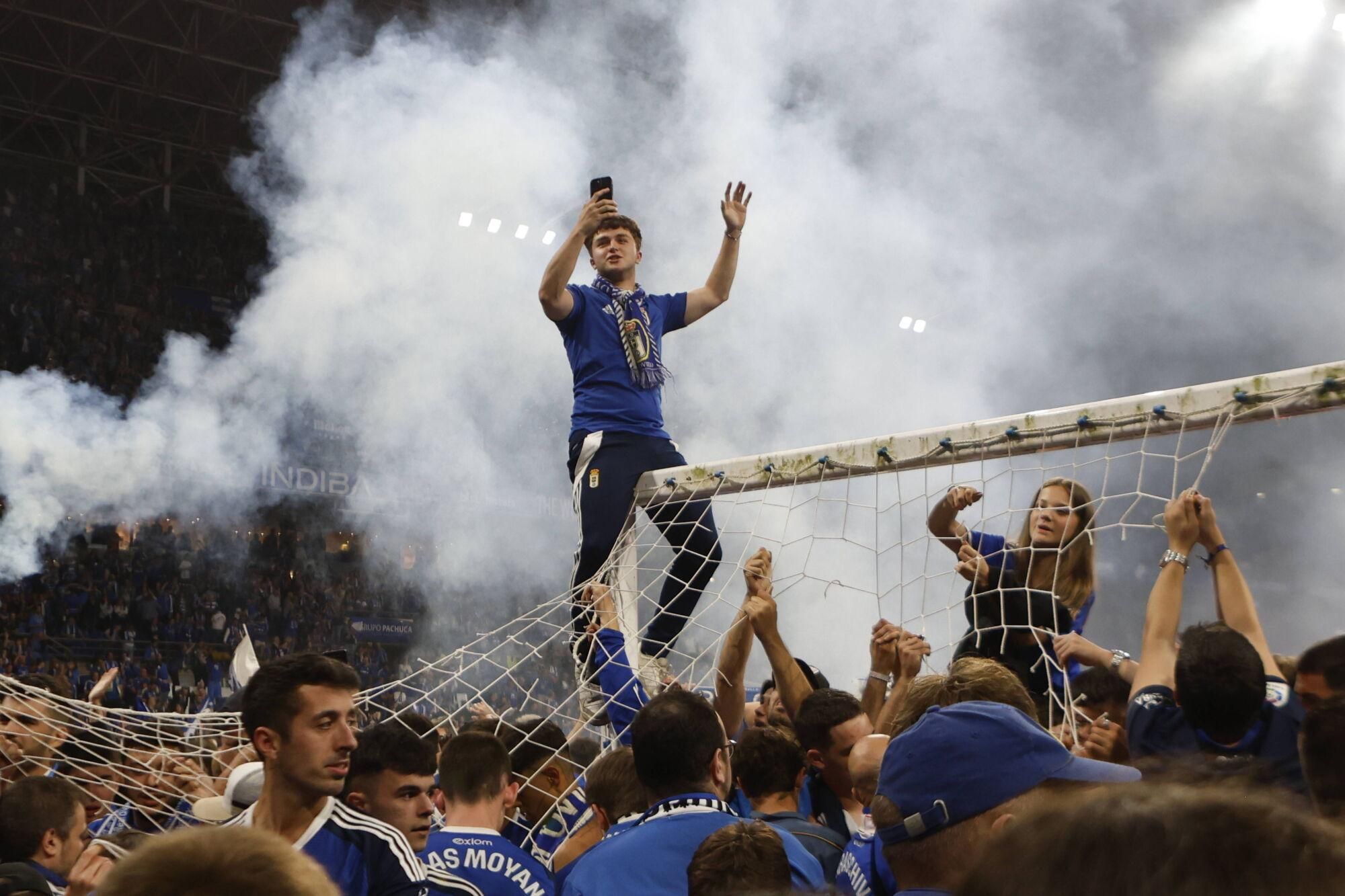 Así se vivió en el Carlos Tartiere la noche del ascenso del Oviedo a Primera División 24 años después