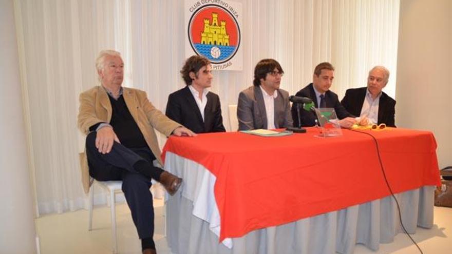 Imagen de la rueda de prensa en la que se presentó el proyecto de patrocinio del CD Ibiza.