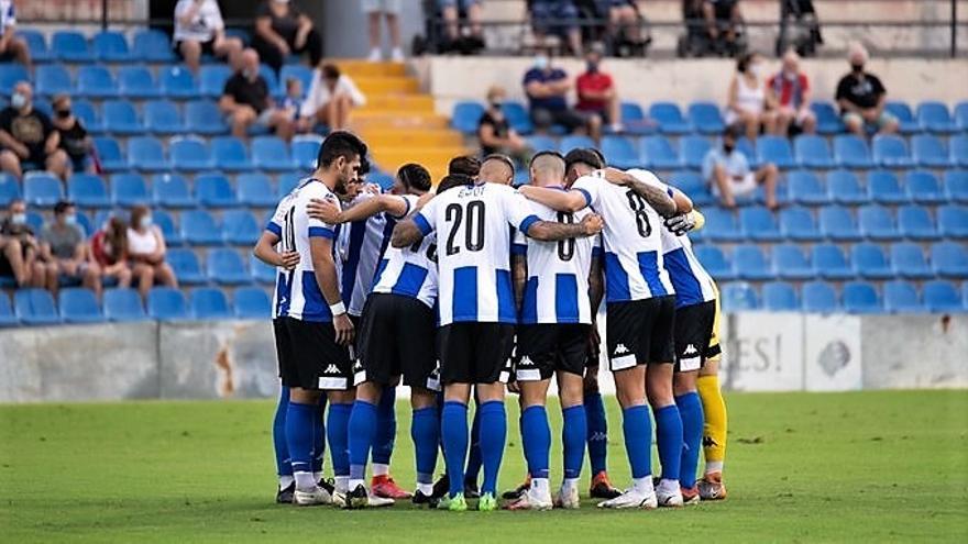 Los jugadores del Hércules se conjuran antes del primer partido en casa de la temporada, frente al Granada B.