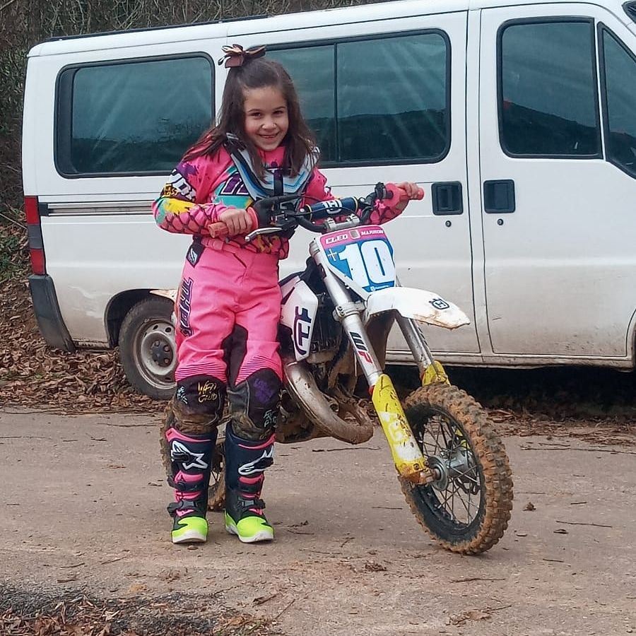 La pequeña Cloe Marrón lidera el campeonato de España de motocross