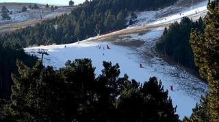 Las estaciones de esquí encaran la Navidad con solo la mitad de las pistas abiertas