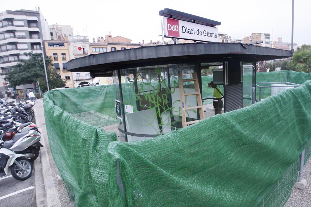 Comença el desmuntatge dels quioscos tancats a Girona