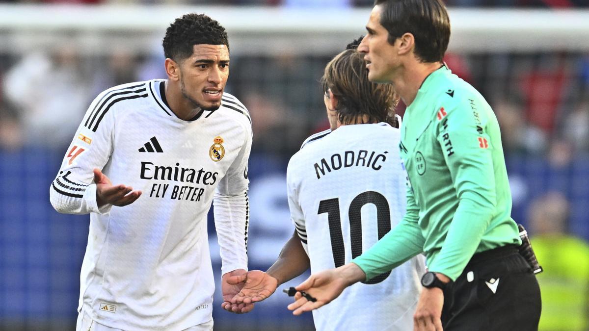 Bellingham pide explicaciones a Munuera por la roja que le most´ro en el partido entre Osasuna y Real Madrid