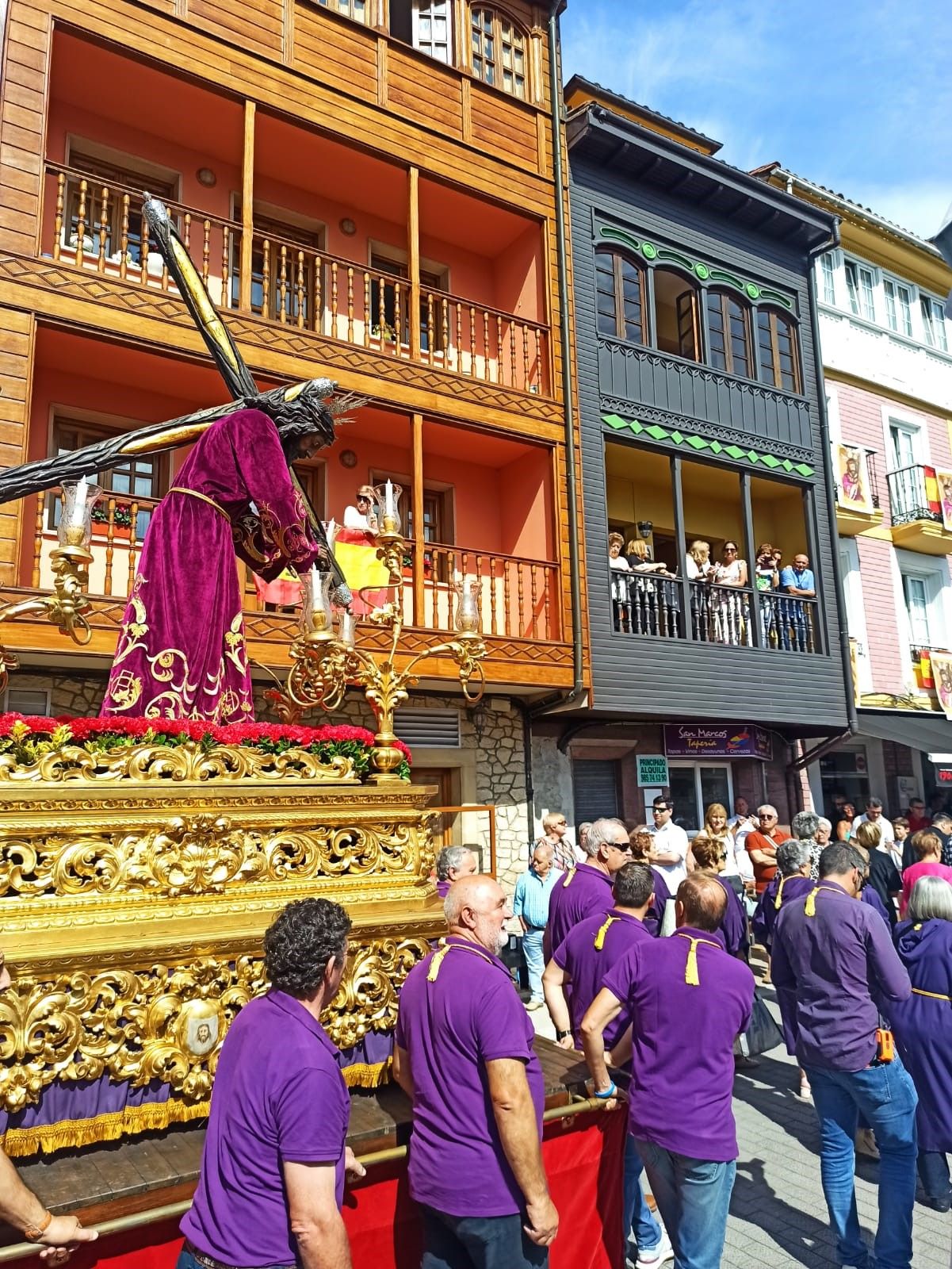 Todas las imágenes del Ecce Homo: así fue la multitudinaria y emocionante procesión en Noreña