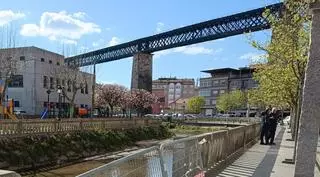 Dos personas evitan que un hombre se tire desde el viaducto antiguo de Redondela