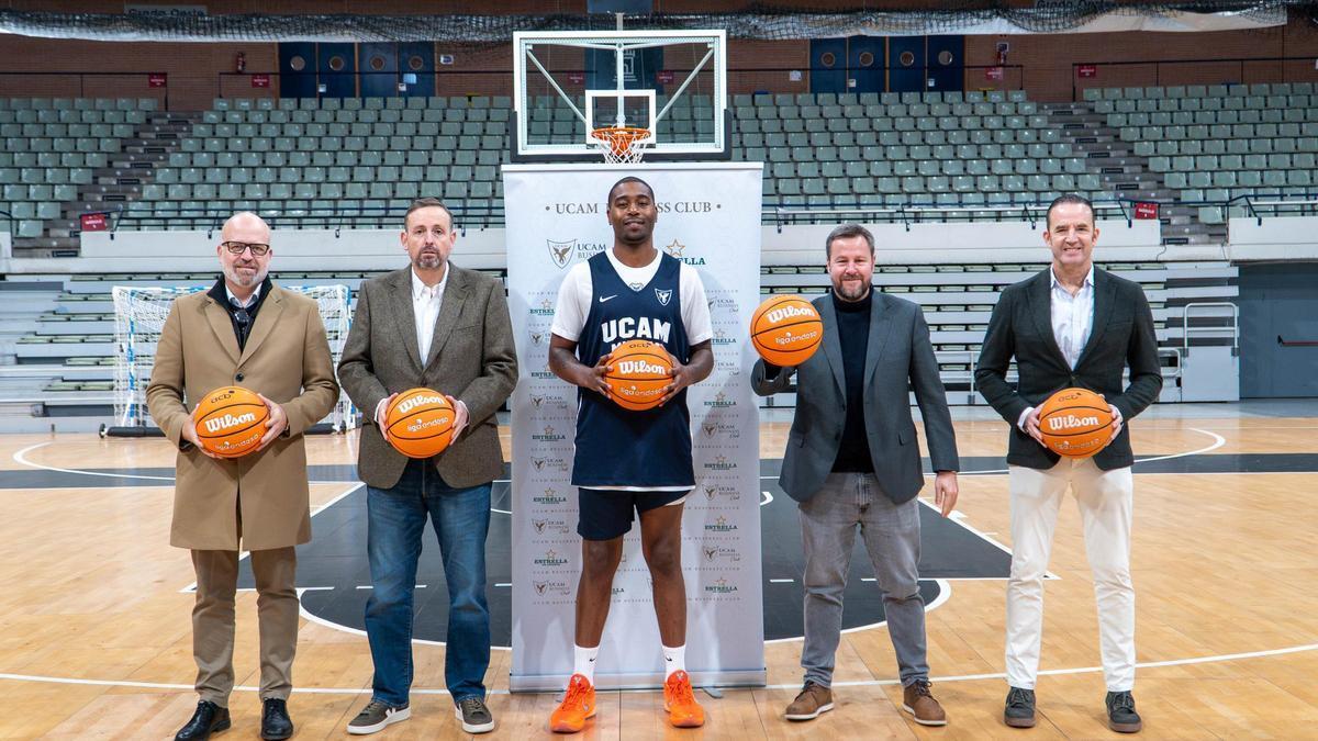 Un momento de la presentación de Kelan Martin como nuevo jugador del UCAM Murcia.