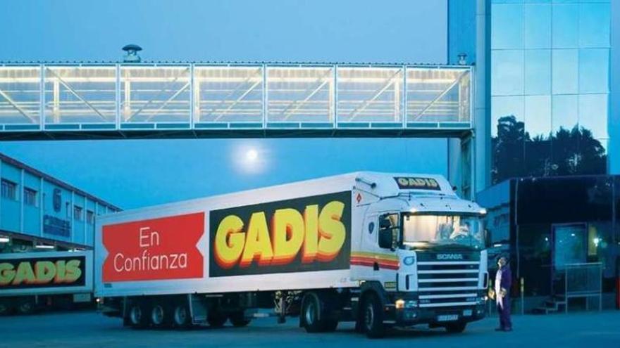 Varios camiones en la sede central de Gadisa en Betanzos.