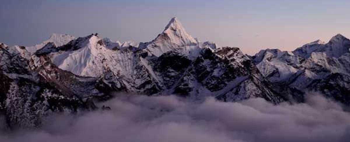 La mayoría de las jornadas de este trekking transcurre entre los 4.000 y los 5.000 metros de altitud, con la vista puesta en las grandes cumbres del Himalaya.