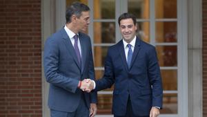 Sánchez accelera les transferències a Euskadi mentre continua aturada la delegació d’immigració a Catalunya