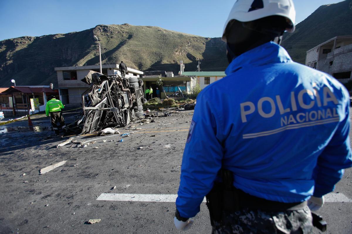 Al menos 18 fallecidos y 25 heridos en accidente de autobús en Ecuador