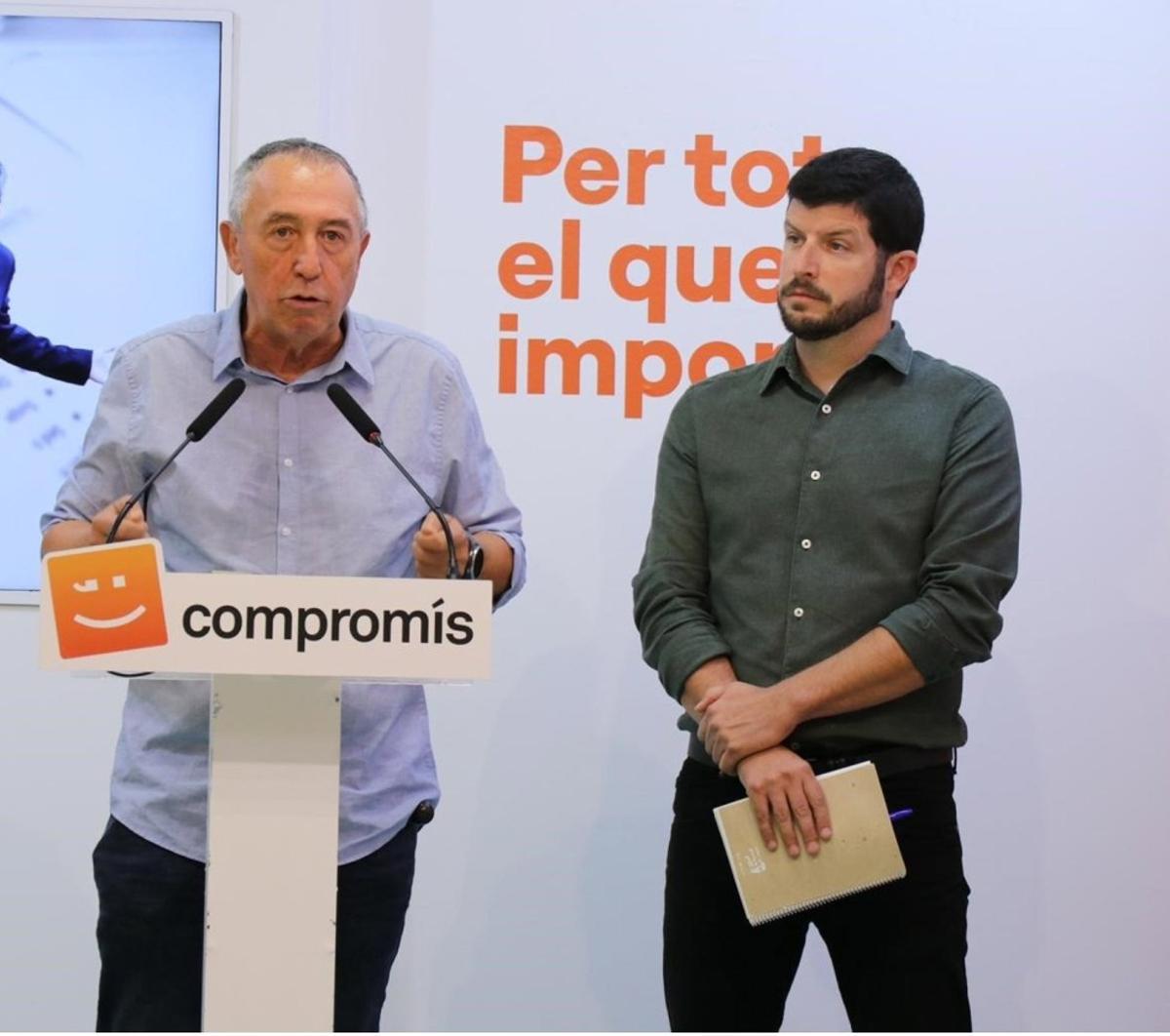 Joan Baldoví y Carles Esteve, en una rueda de prensa en Compromís.