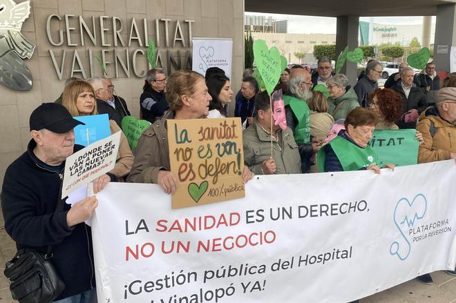 Así ha sido la concentración contra la prórroga a Ribera Salud en Elche