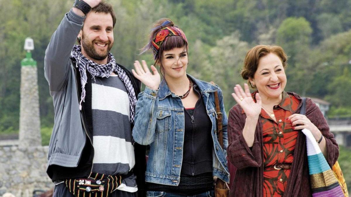 Dani Rovira, Clara Lago y Carmen Machí en una escena de 'Ocho apellidos vascos'
