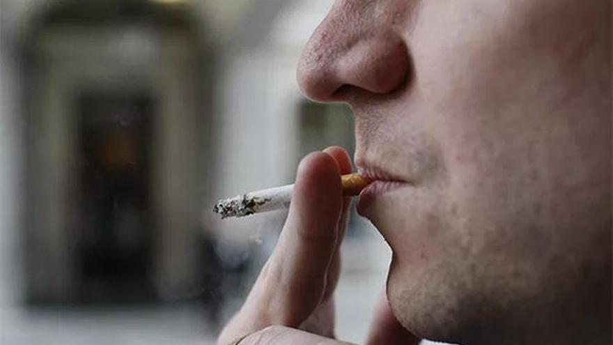 El consum de tabac  a Girona baixa i passa del  25,3 al 23% de la població