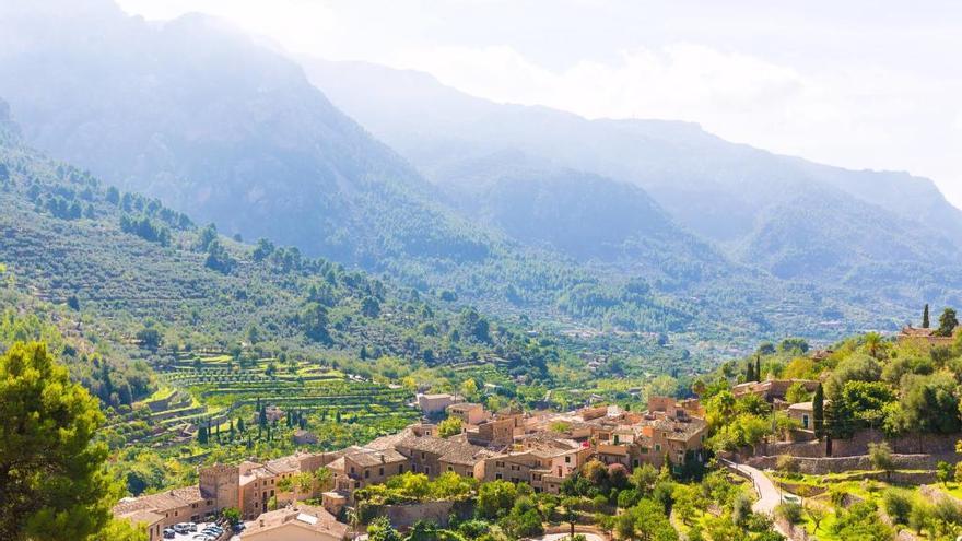 Vista general del pueblo de Fornalutx, en la Serra de Tramuntana.