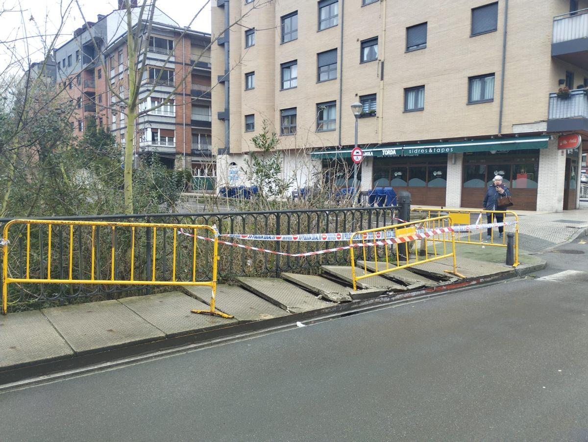 Los daños en el puente.