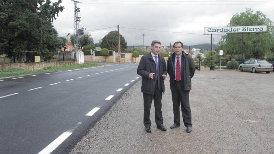 La Diputación invierte 120.000 euros en ampliar la carretera a urbanizaciones de la Sierra