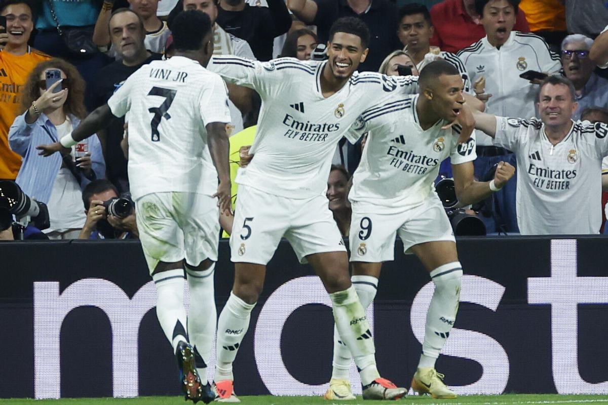 Los jugadores del Real Madrid, el brasileño Vinicius Junior, el inglés Jude Bellingham y el francés Kylian Mbappé, durante un partido.