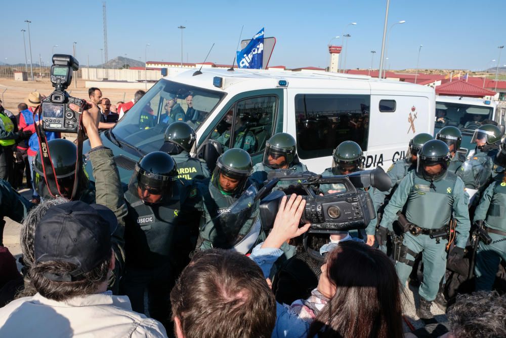 Tensión en la cárcel de Villena por la protesta de los funcionarios