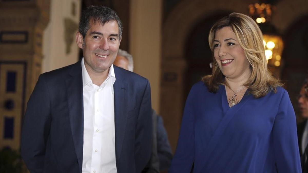 La presidenta andaluza, Susana Díaz, y su homólogo canario, Fernando Clavijo, este martes en Sevilla.