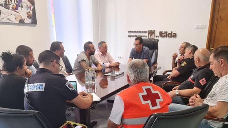 La reunión que el alcalde de Elda ha mantenido con la familia del desaparecido esta tarde antes del fatal desenlace.