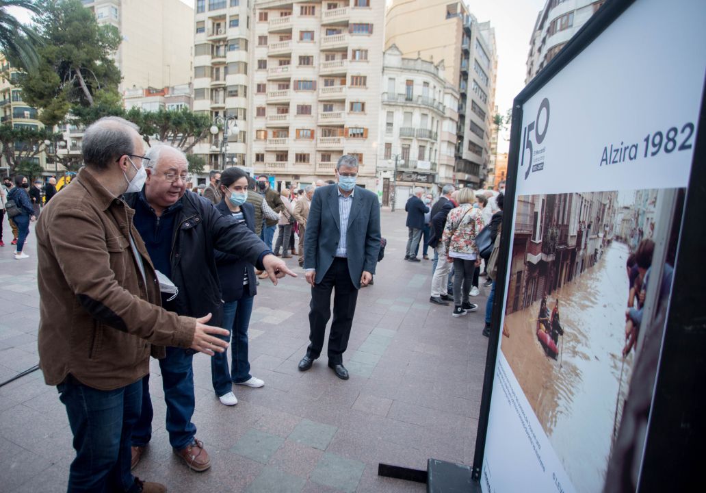 Inauguración de la exposición 150 años de Levante-EMV en Alzira