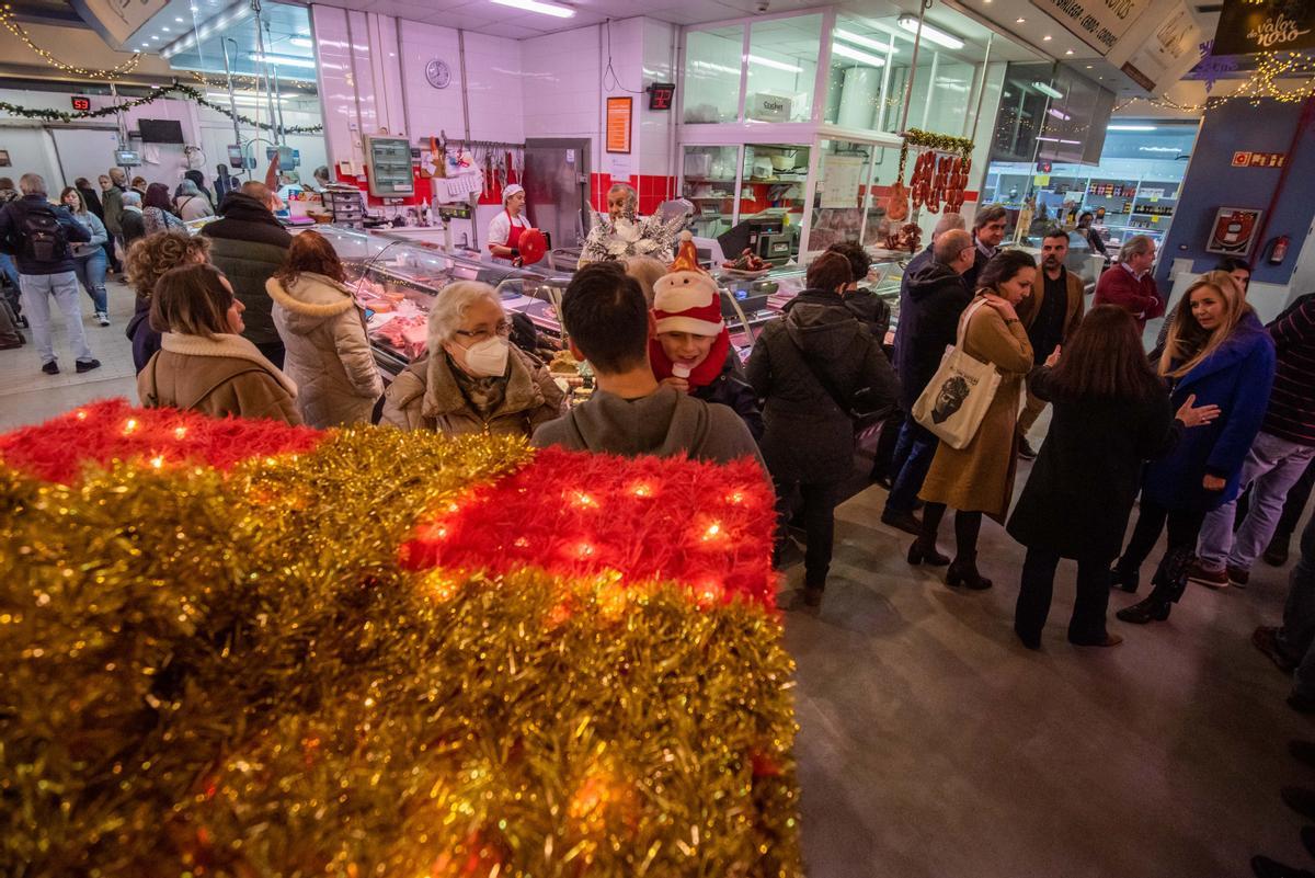 Encendido de las luces de Navidad en el mercado de Elviña de A Coruña